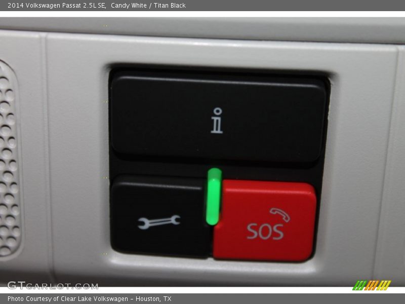 Candy White / Titan Black 2014 Volkswagen Passat 2.5L SE