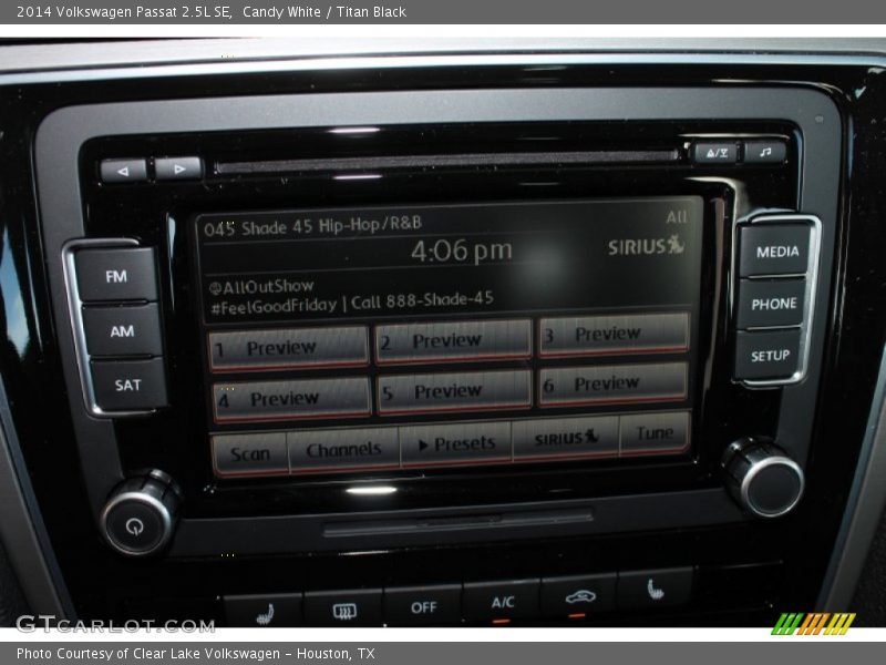 Candy White / Titan Black 2014 Volkswagen Passat 2.5L SE