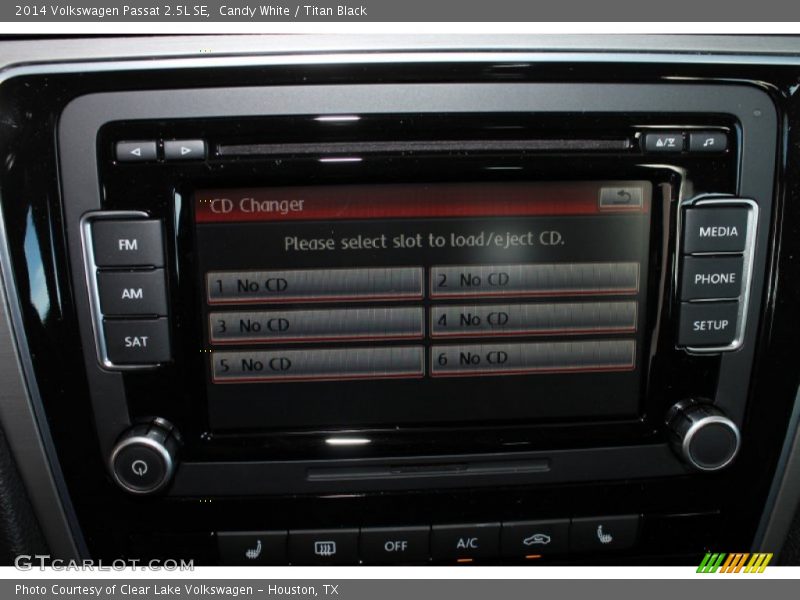 Candy White / Titan Black 2014 Volkswagen Passat 2.5L SE
