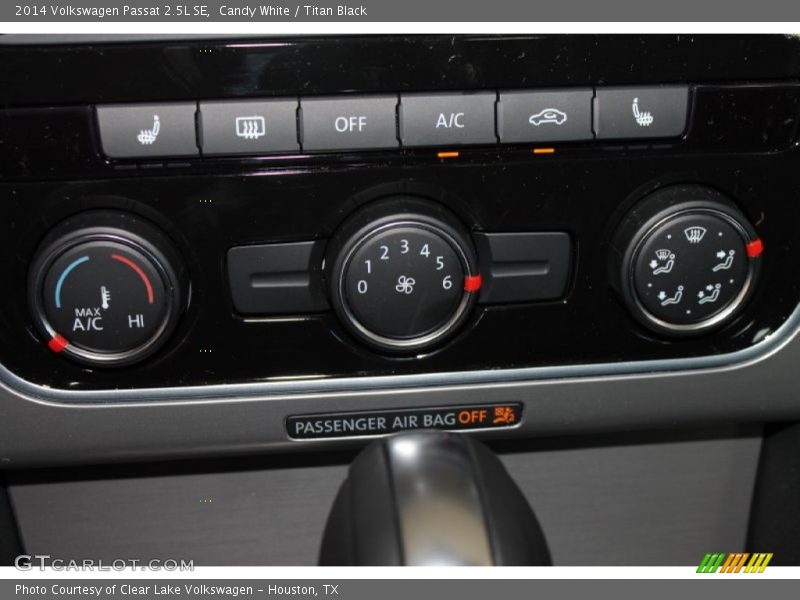 Candy White / Titan Black 2014 Volkswagen Passat 2.5L SE