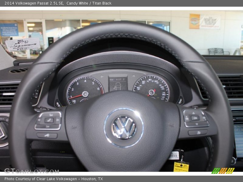 Candy White / Titan Black 2014 Volkswagen Passat 2.5L SE