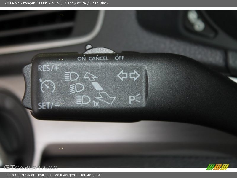 Candy White / Titan Black 2014 Volkswagen Passat 2.5L SE