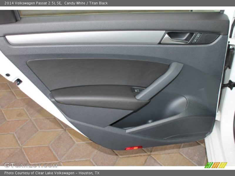 Candy White / Titan Black 2014 Volkswagen Passat 2.5L SE