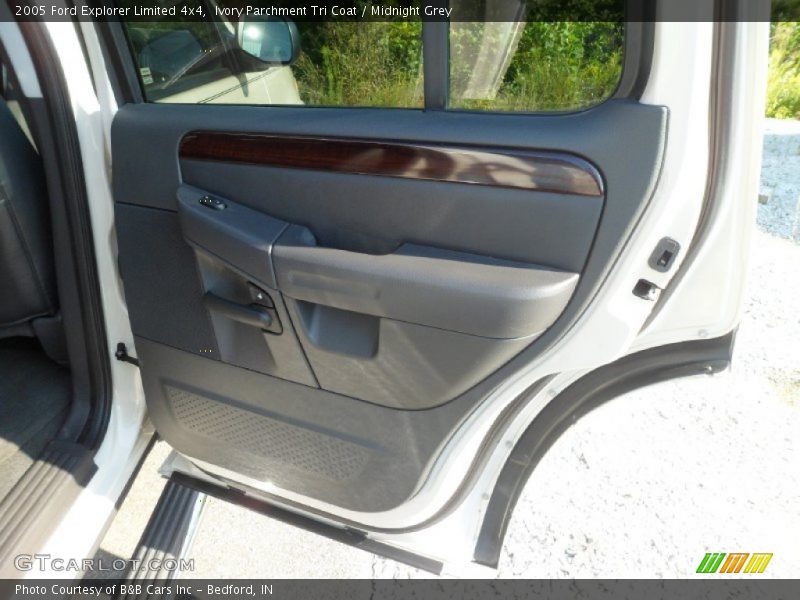 Ivory Parchment Tri Coat / Midnight Grey 2005 Ford Explorer Limited 4x4