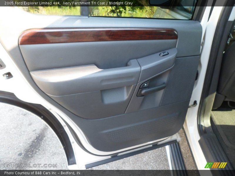 Ivory Parchment Tri Coat / Midnight Grey 2005 Ford Explorer Limited 4x4