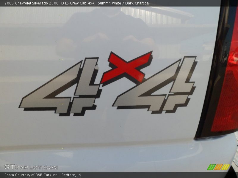 Summit White / Dark Charcoal 2005 Chevrolet Silverado 2500HD LS Crew Cab 4x4