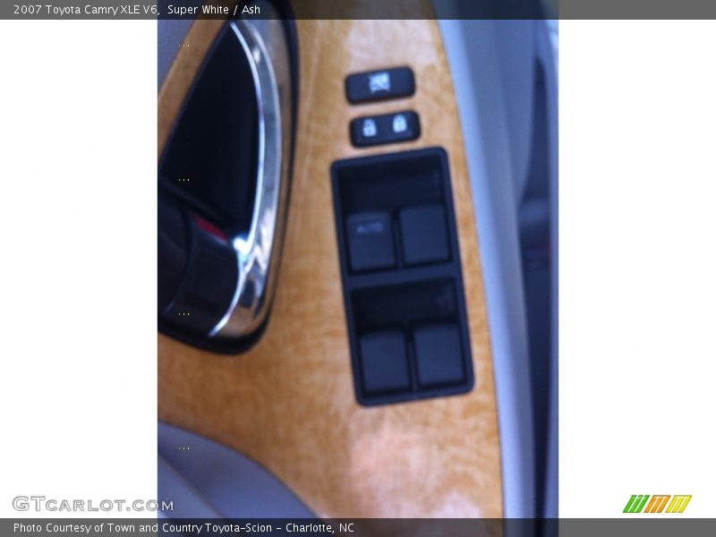 Super White / Ash 2007 Toyota Camry XLE V6
