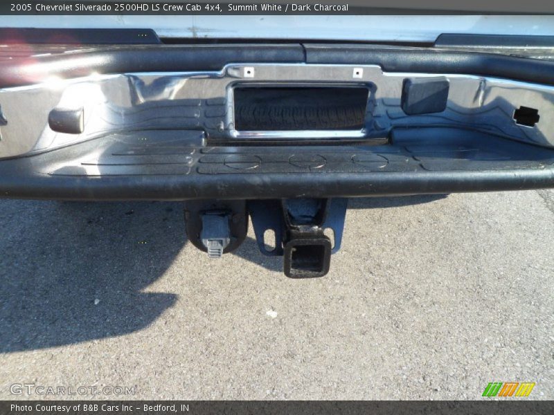Summit White / Dark Charcoal 2005 Chevrolet Silverado 2500HD LS Crew Cab 4x4