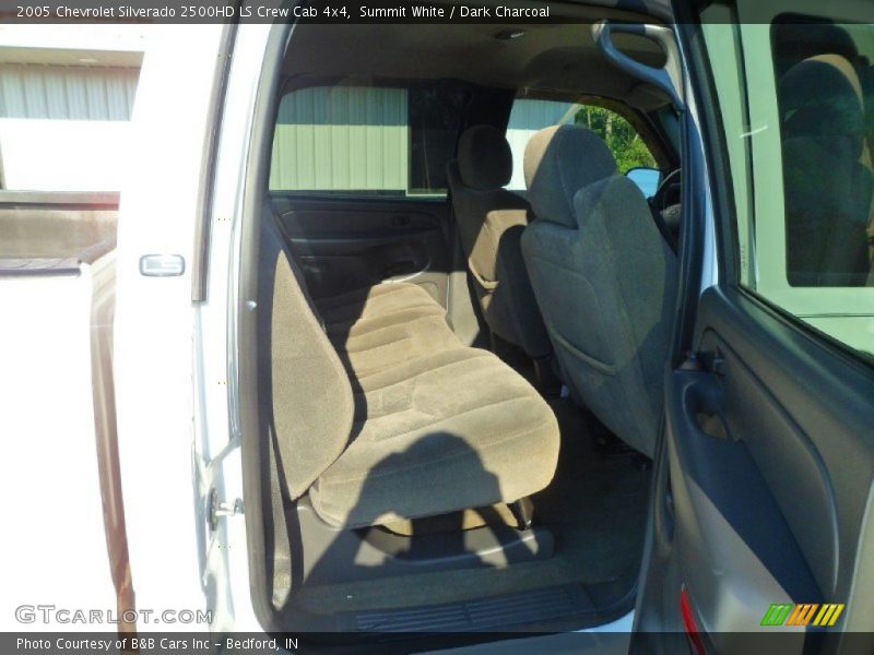 Summit White / Dark Charcoal 2005 Chevrolet Silverado 2500HD LS Crew Cab 4x4
