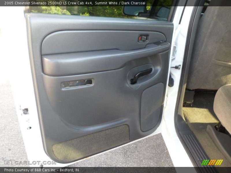 Summit White / Dark Charcoal 2005 Chevrolet Silverado 2500HD LS Crew Cab 4x4