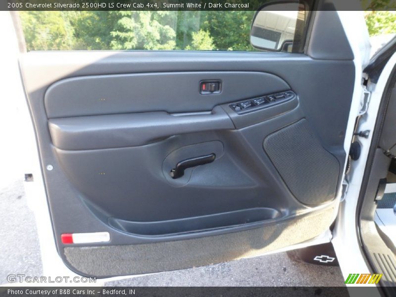 Summit White / Dark Charcoal 2005 Chevrolet Silverado 2500HD LS Crew Cab 4x4