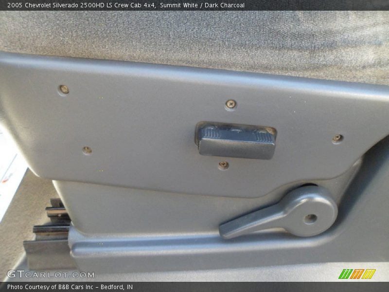 Summit White / Dark Charcoal 2005 Chevrolet Silverado 2500HD LS Crew Cab 4x4