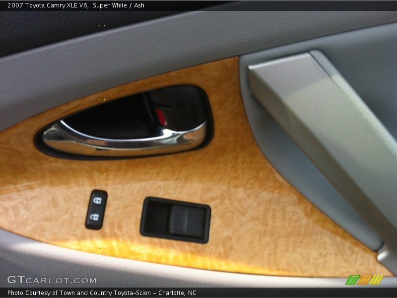 Super White / Ash 2007 Toyota Camry XLE V6