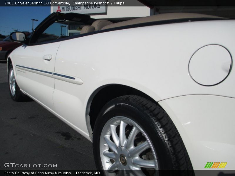 Champagne Pearlcoat / Taupe 2001 Chrysler Sebring LXi Convertible