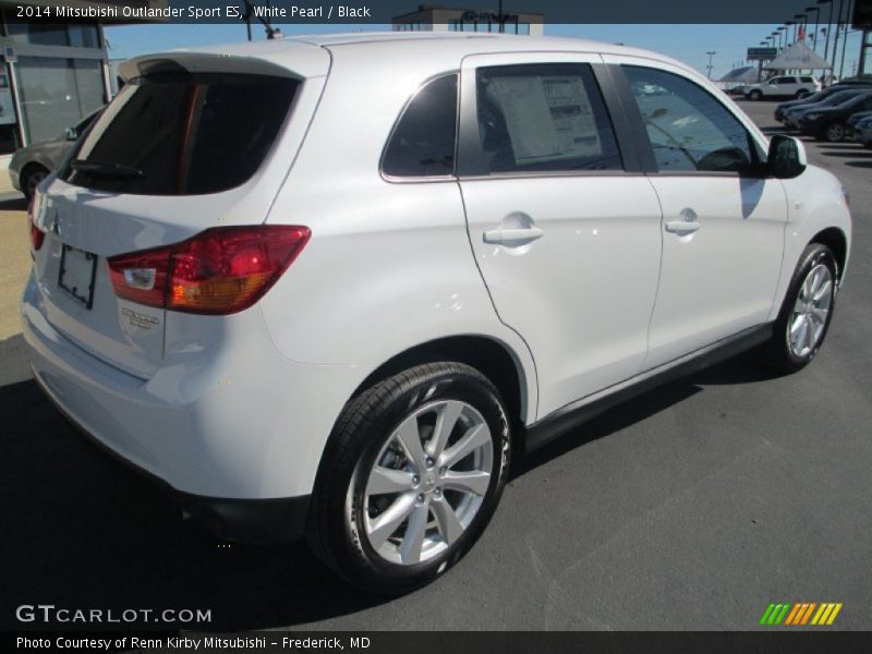 White Pearl / Black 2014 Mitsubishi Outlander Sport ES