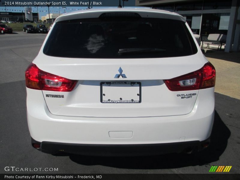 White Pearl / Black 2014 Mitsubishi Outlander Sport ES