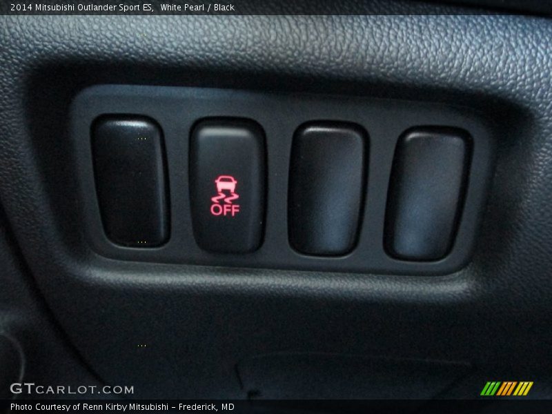 White Pearl / Black 2014 Mitsubishi Outlander Sport ES