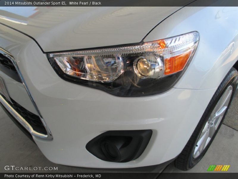 White Pearl / Black 2014 Mitsubishi Outlander Sport ES