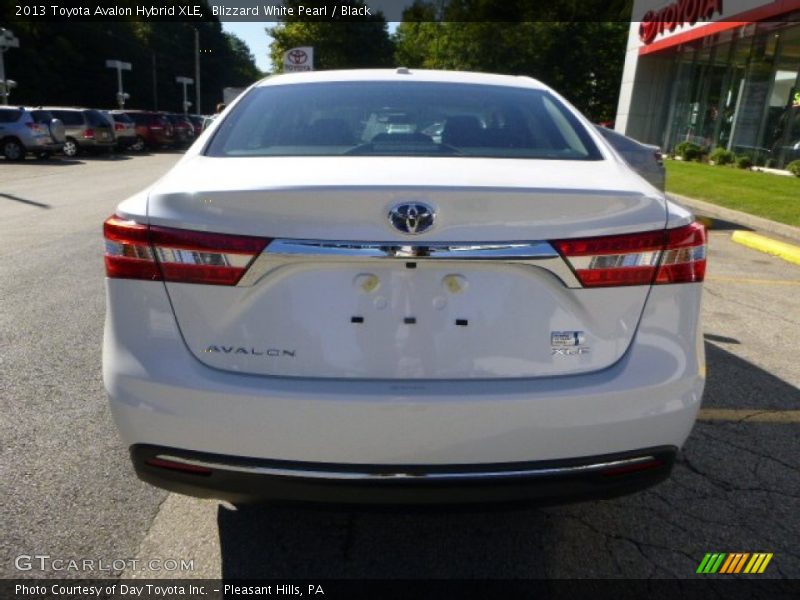 Blizzard White Pearl / Black 2013 Toyota Avalon Hybrid XLE