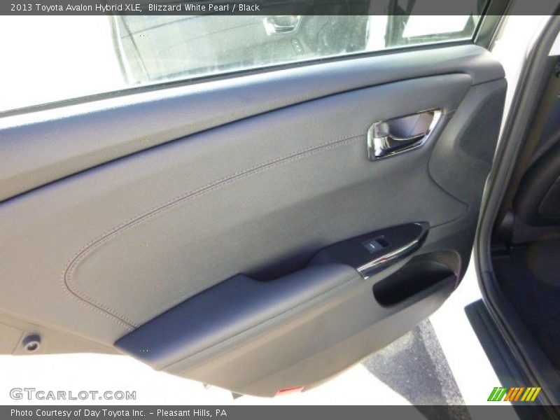 Blizzard White Pearl / Black 2013 Toyota Avalon Hybrid XLE