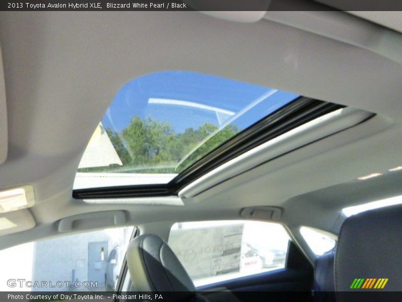 Blizzard White Pearl / Black 2013 Toyota Avalon Hybrid XLE