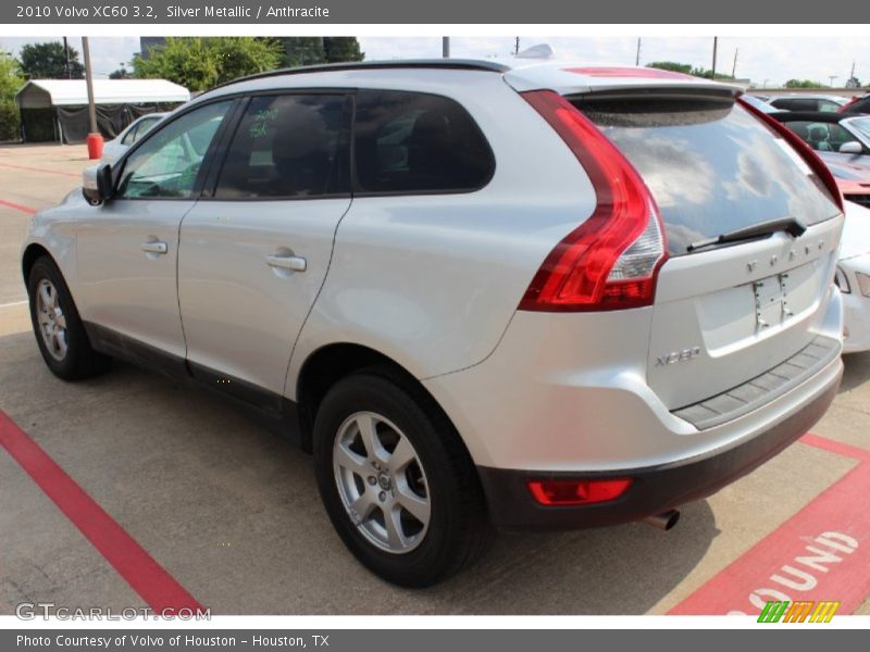 Silver Metallic / Anthracite 2010 Volvo XC60 3.2