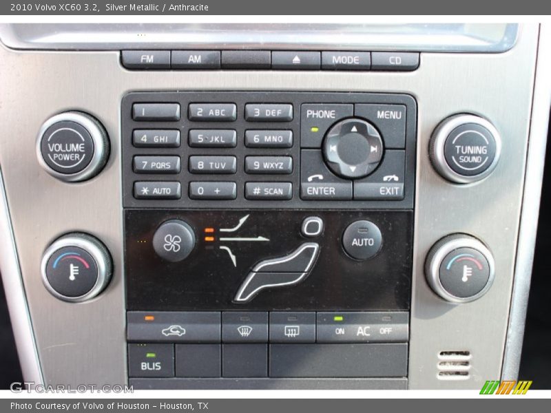 Silver Metallic / Anthracite 2010 Volvo XC60 3.2