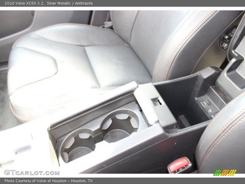 Silver Metallic / Anthracite 2010 Volvo XC60 3.2