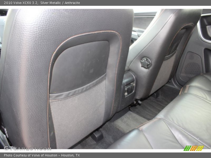 Silver Metallic / Anthracite 2010 Volvo XC60 3.2