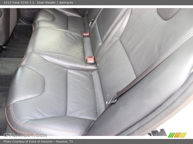 Silver Metallic / Anthracite 2010 Volvo XC60 3.2
