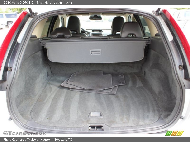 Silver Metallic / Anthracite 2010 Volvo XC60 3.2