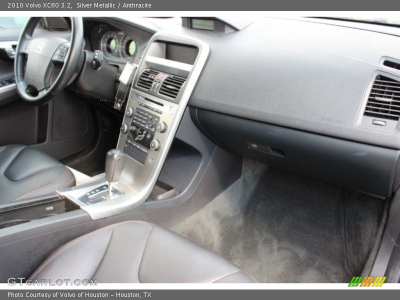 Silver Metallic / Anthracite 2010 Volvo XC60 3.2