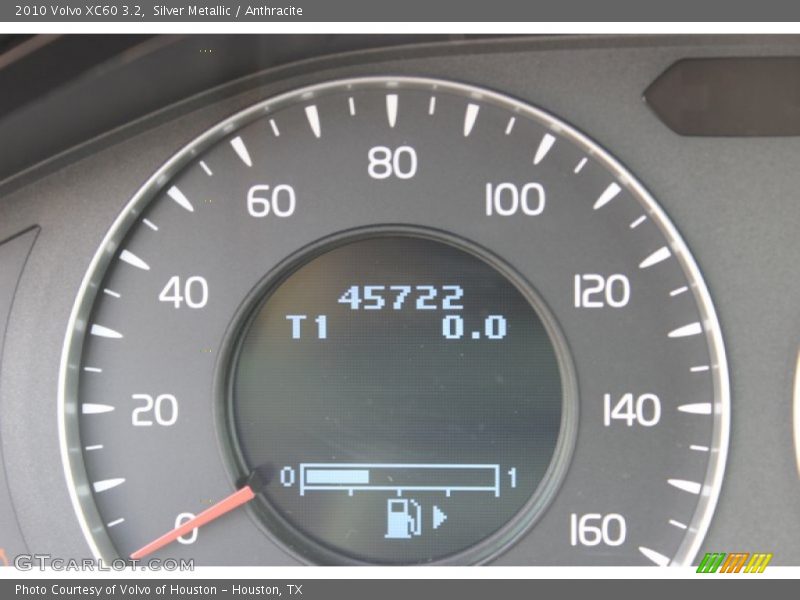 Silver Metallic / Anthracite 2010 Volvo XC60 3.2