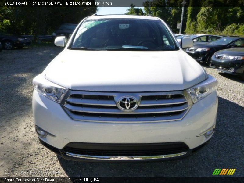 Blizzard White Pearl / Ash 2013 Toyota Highlander SE 4WD