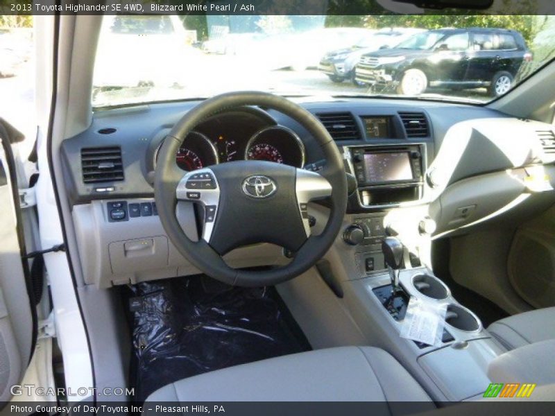 Blizzard White Pearl / Ash 2013 Toyota Highlander SE 4WD