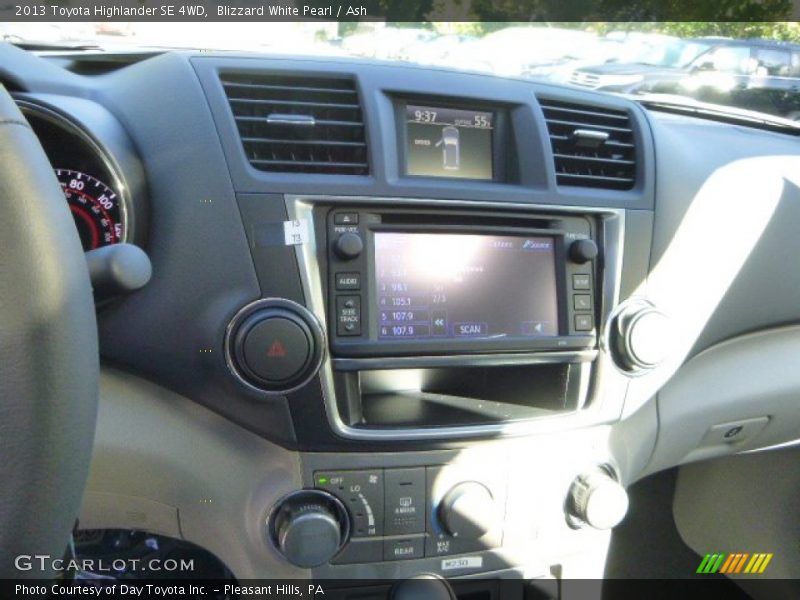 Blizzard White Pearl / Ash 2013 Toyota Highlander SE 4WD