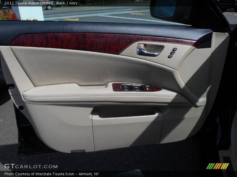 Black / Ivory 2011 Toyota Avalon Limited