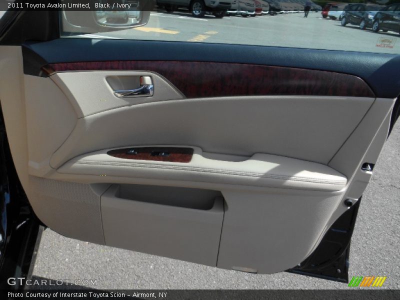 Black / Ivory 2011 Toyota Avalon Limited