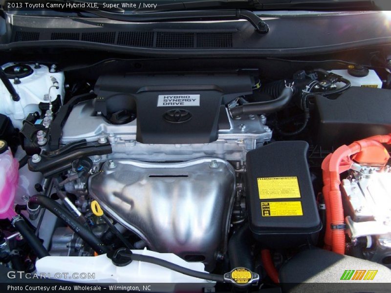 Super White / Ivory 2013 Toyota Camry Hybrid XLE