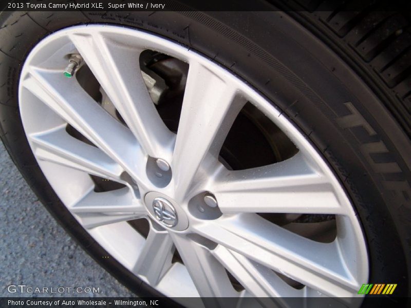 Super White / Ivory 2013 Toyota Camry Hybrid XLE