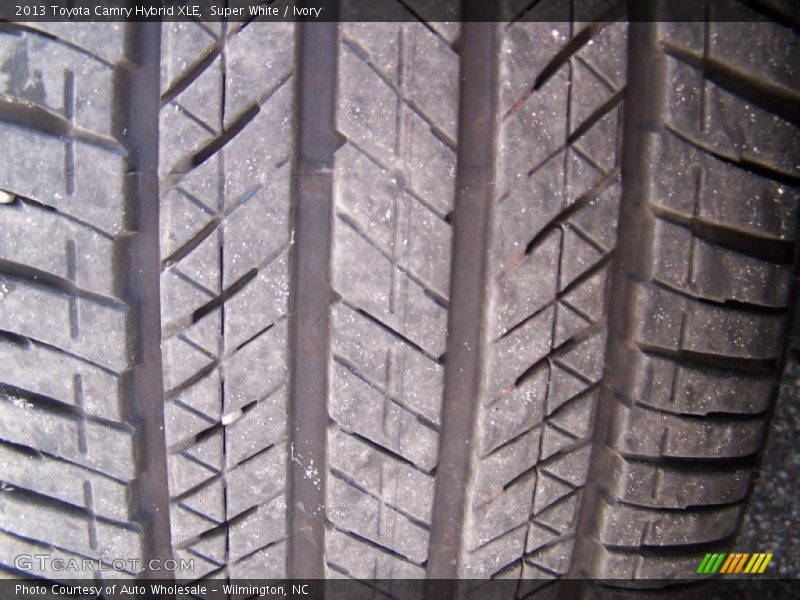 Super White / Ivory 2013 Toyota Camry Hybrid XLE