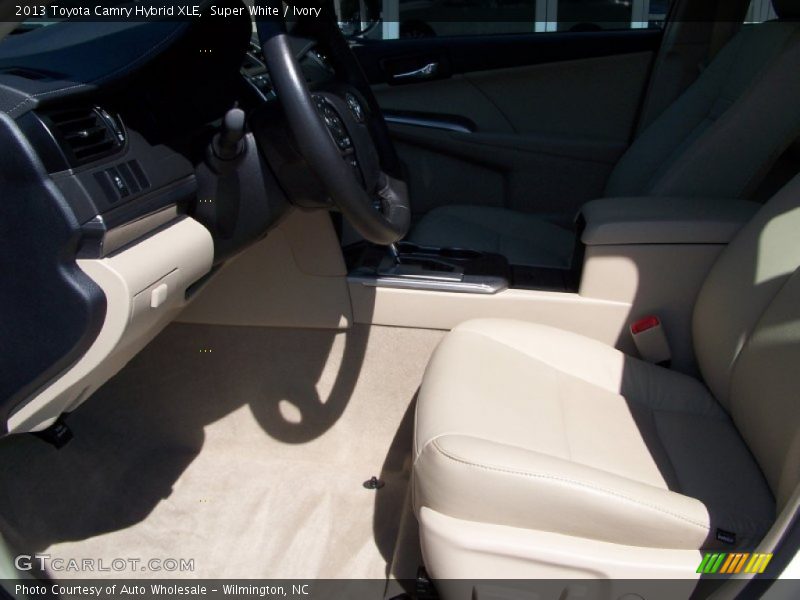 Super White / Ivory 2013 Toyota Camry Hybrid XLE