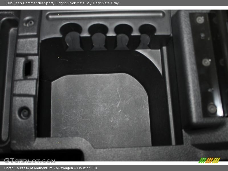 Bright Silver Metallic / Dark Slate Gray 2009 Jeep Commander Sport