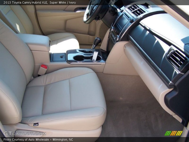 Super White / Ivory 2013 Toyota Camry Hybrid XLE