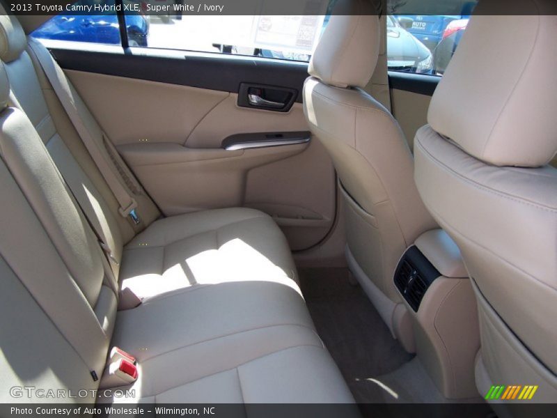 Super White / Ivory 2013 Toyota Camry Hybrid XLE