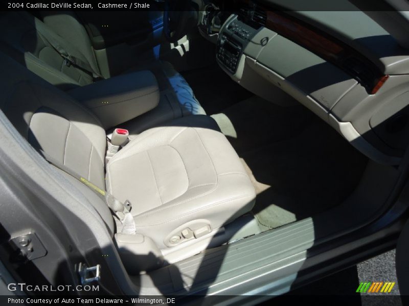 Cashmere / Shale 2004 Cadillac DeVille Sedan