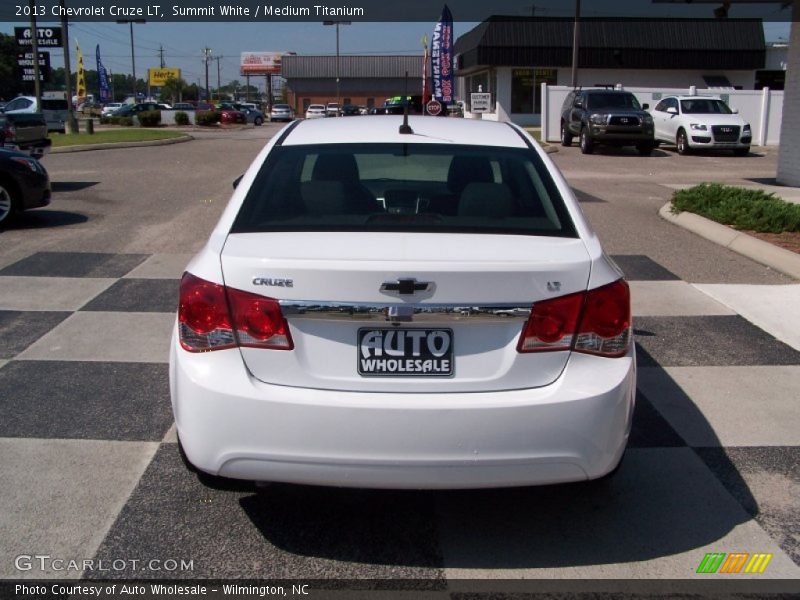 Summit White / Medium Titanium 2013 Chevrolet Cruze LT