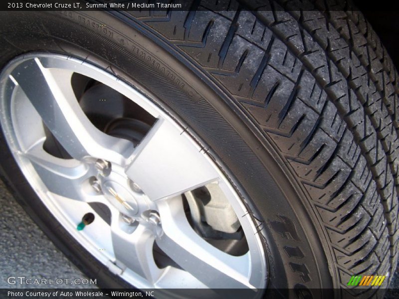 Summit White / Medium Titanium 2013 Chevrolet Cruze LT