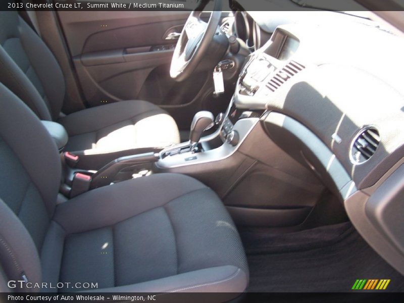 Summit White / Medium Titanium 2013 Chevrolet Cruze LT