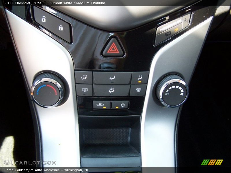 Summit White / Medium Titanium 2013 Chevrolet Cruze LT